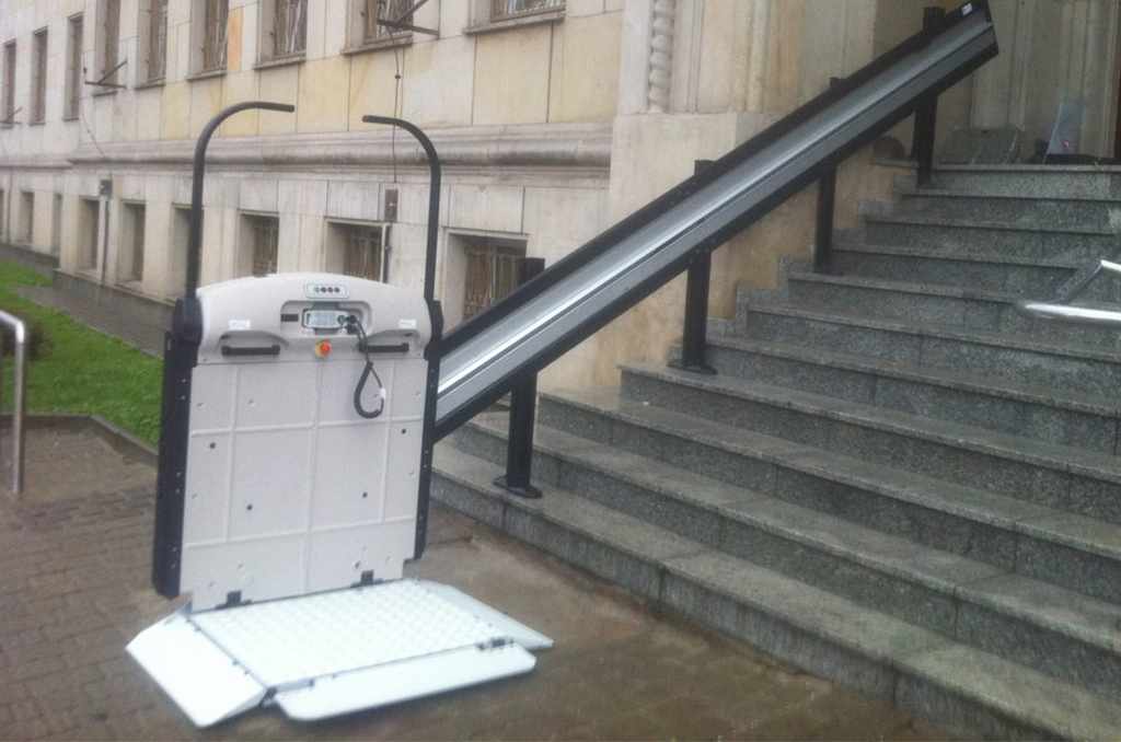 Inclined platform lift for sale in Dubai, UAE For Wheelchair User